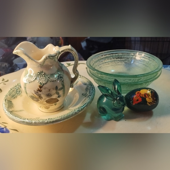 gift idea  bunny egg and creamer set and twobowls - Picture 1 of 16